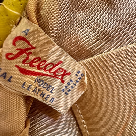 Beautiful vintage yellow ostrich skin purse with brass clasp - Picture 8 of 11